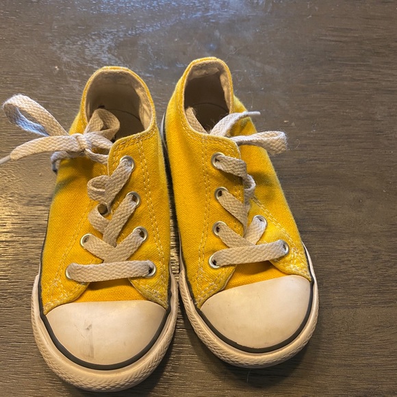 yellow converse size 8